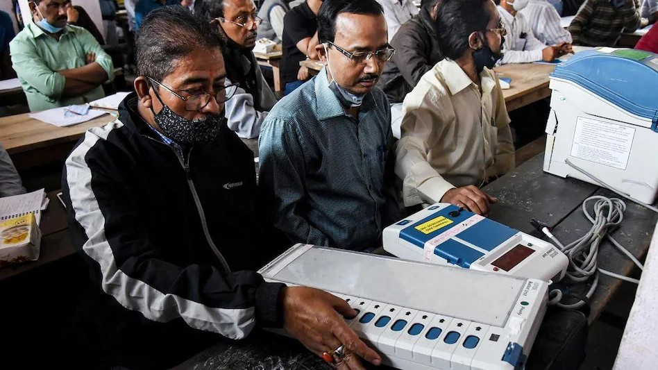 Mumbai-Police-Lodge-FIR-on-EVM-Hack-Issue-EVM